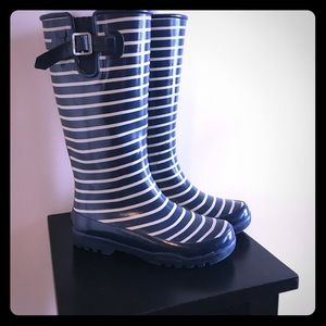 Sperry rain boots, cream & navy blue striped